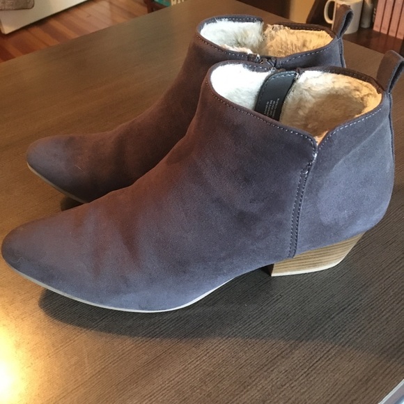 Old Navy Shoes - Old Navy faux suede ankle boots size 8